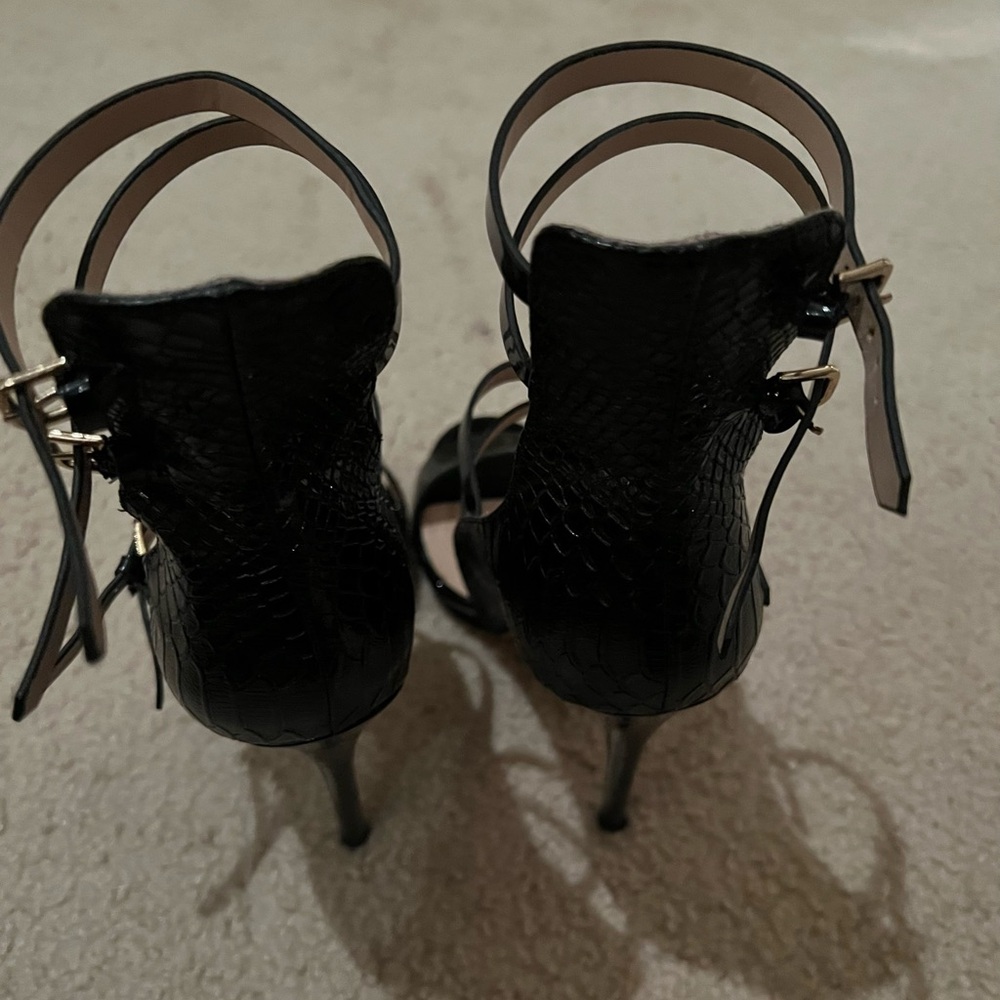 🔥♥️ Black BEBE Croc Embossed Sandals with Patent Leather Straps - Picture 11 of 13